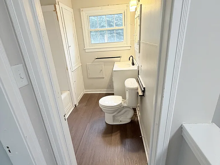 936 Owen St — Photo 11