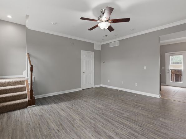 lexington-kentucky-446956486 picture