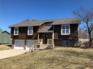 1501 SW Highland Dr, Lees Summit, MO 64081