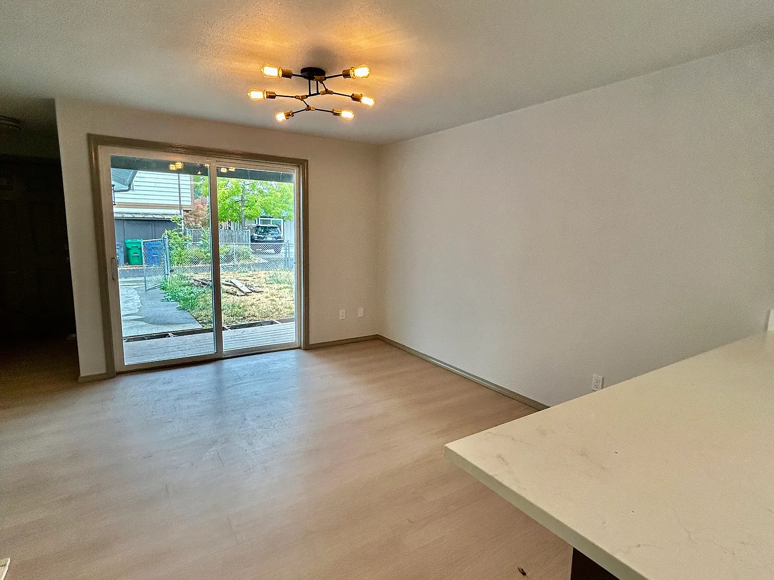 4 bed, 1811 sqft, $3,100 — Photo 4