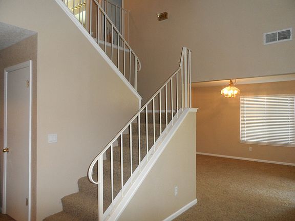 3rd image of 533 Sandpiper Cir