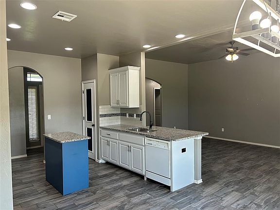 4th image of 445 Timberland Ln