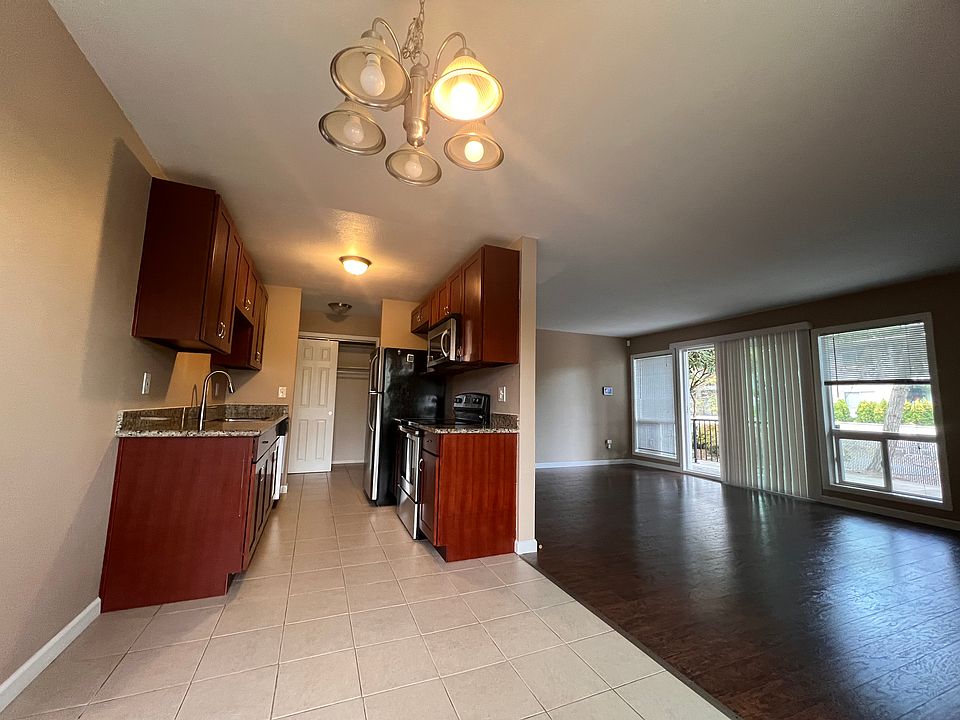 1st image of 10459 Des Moines Memorial Dr S #101