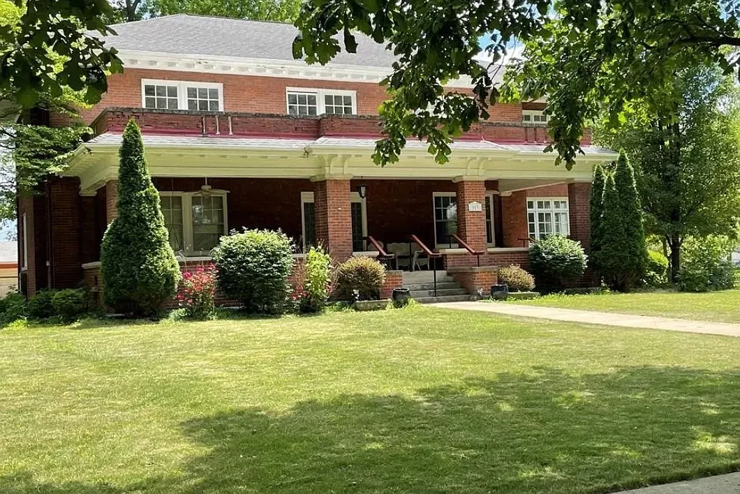 6 bed, 2.5 bath, 3980 sqft, $2,500 — Photo 1