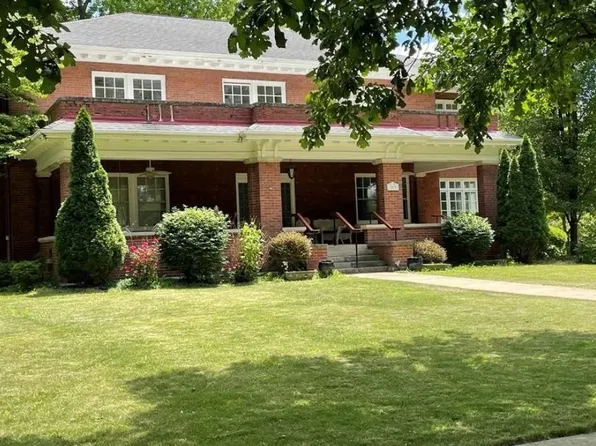 303 S Gray St, Sidell, IL 61876