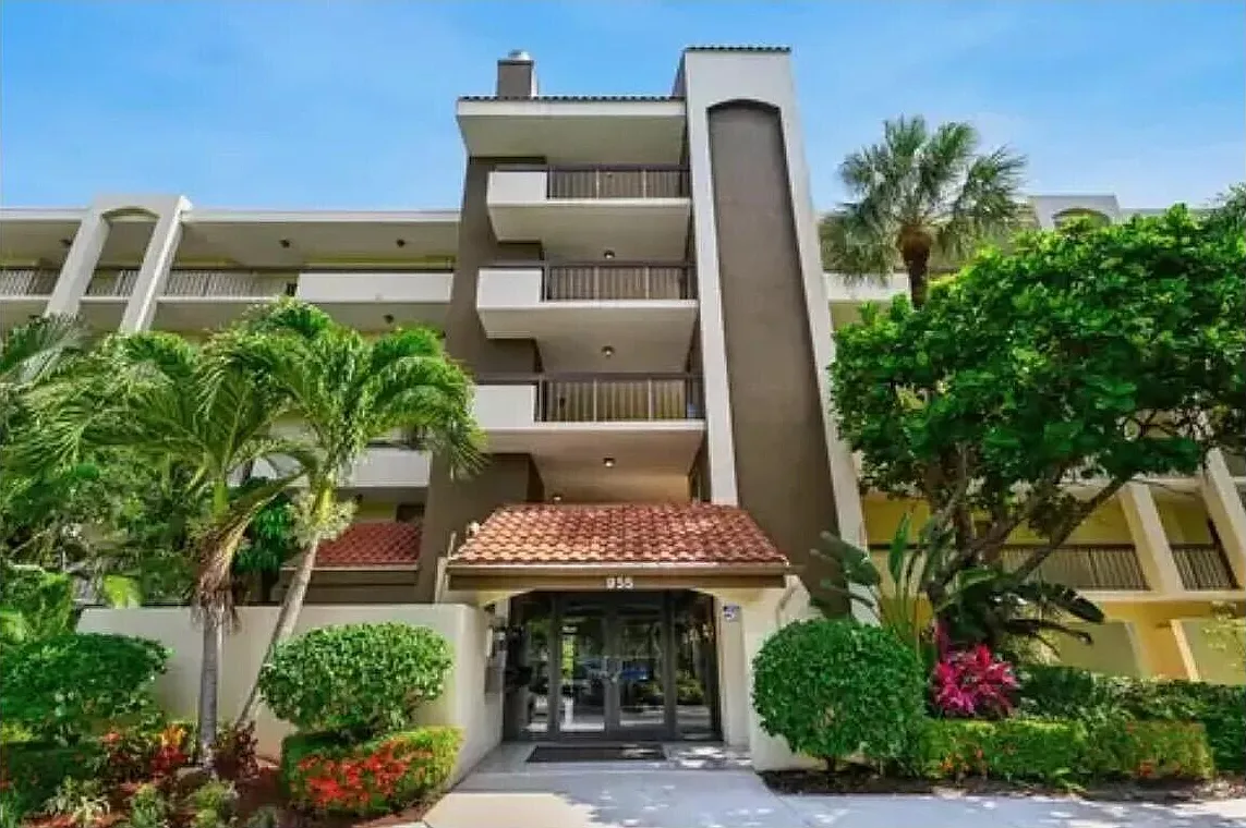 1 bed, 1.0 bath, 729 sqft, $2,300 — Photo 1