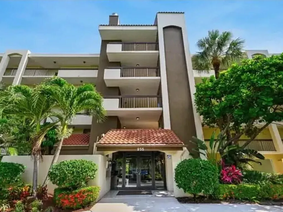 955 Egret Cir #211