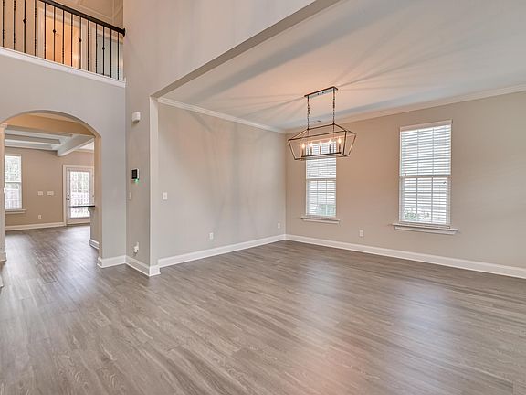 3rd image of 186 Caroleton Drive