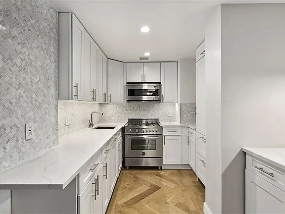 3rd image of 160 E 88th St APT 15a