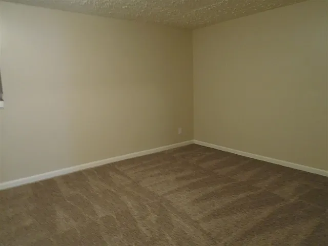 629 Victorian Cir — Photo 19