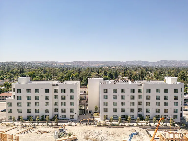 Woodlake Apartments — Photo 17