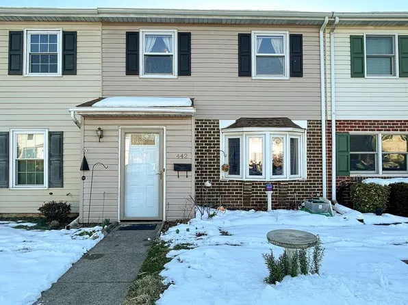 442 Colonial Dr, East Greenville, PA 18041
