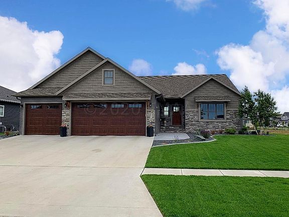 2nd image of 2871 McLeod Dr E