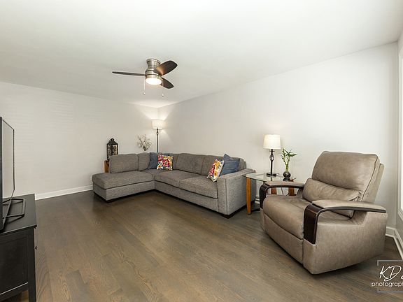 5th image of 3416 W 115th Pl