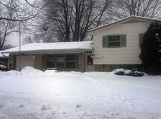 7096 Hawthorne Ln, Hanover Park, IL 60133