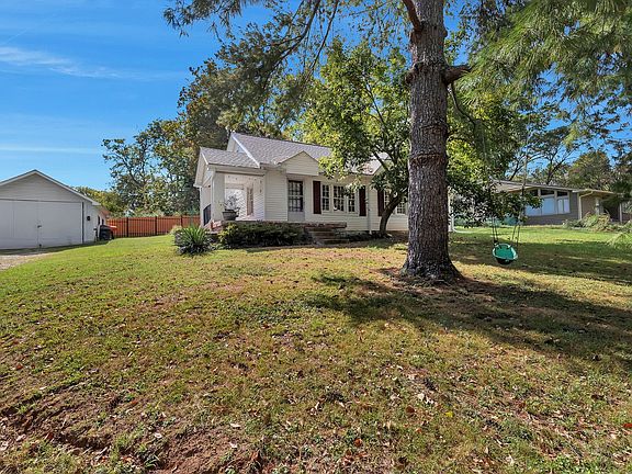 2nd image of 1418 Riverwood Dr