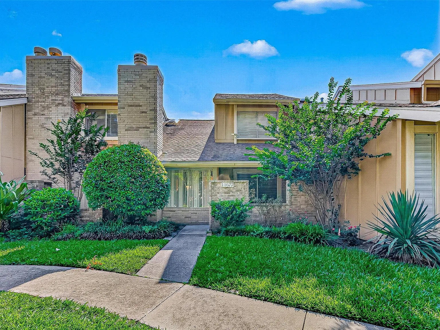 3 bed, 2.5 bath, 1444 sqft, $2,000 — Photo 1