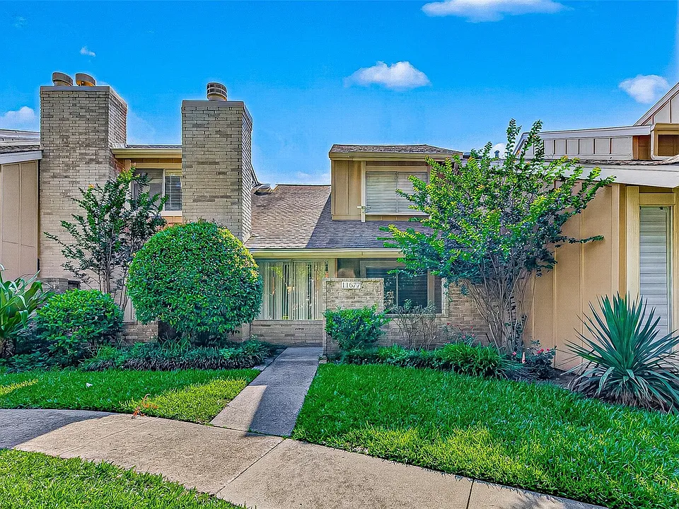 11677 Village Place Dr