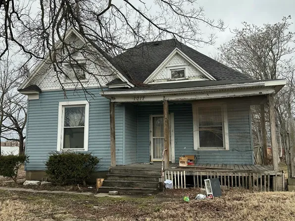 1017 E Commercial Street, Springfield, MO 65803