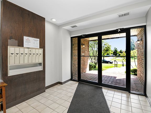 2nd image of 462 Raintree Dr Unit 2A