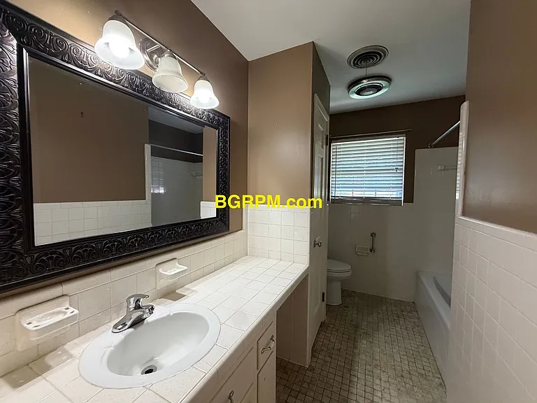 2210 Crestwood Rd — Photo 10