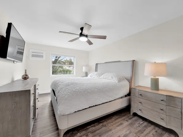 349 Bay 8th Street image 6 of 10