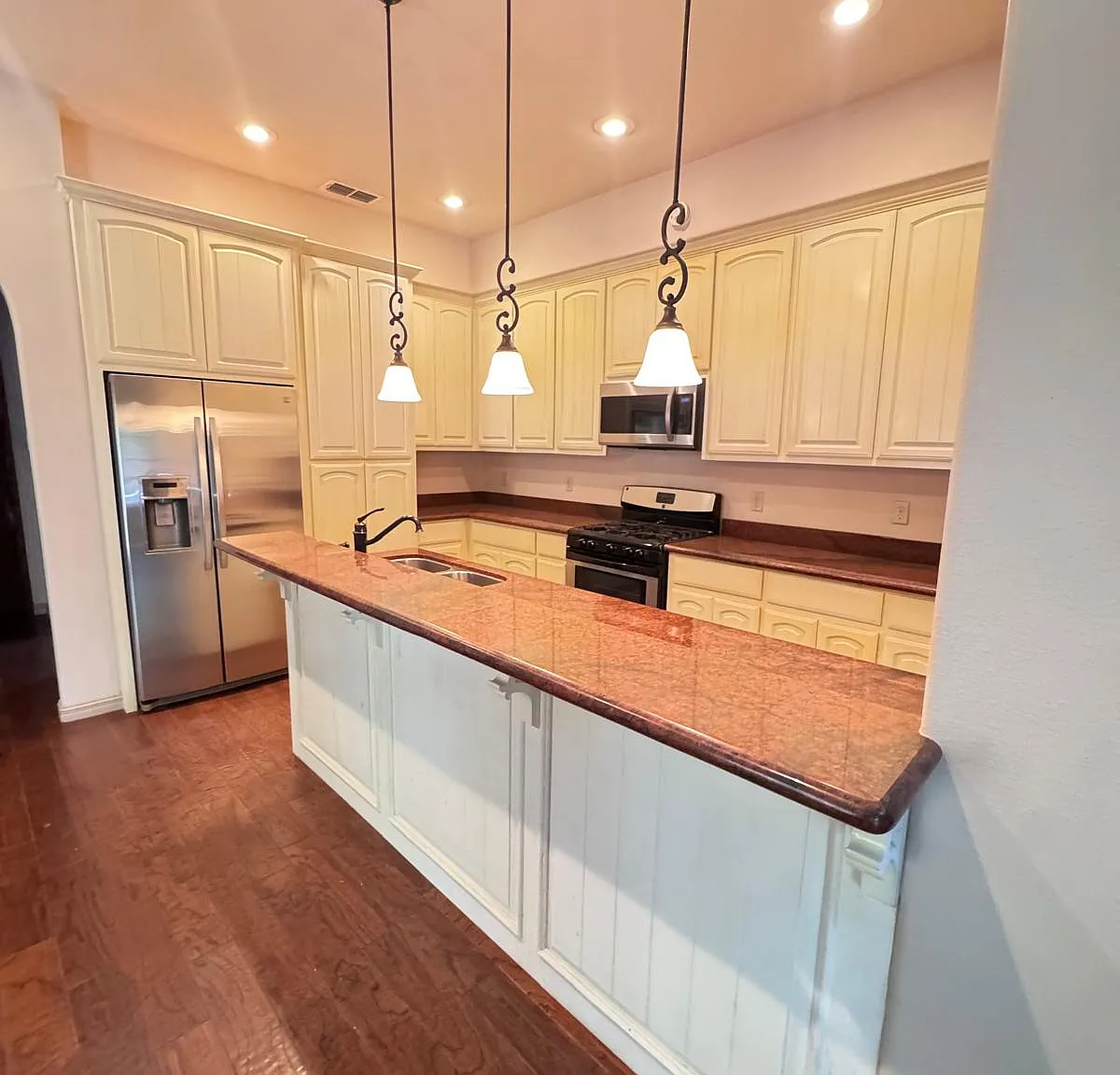 421 Cottonwood Avenue - 1 — Photo 3
