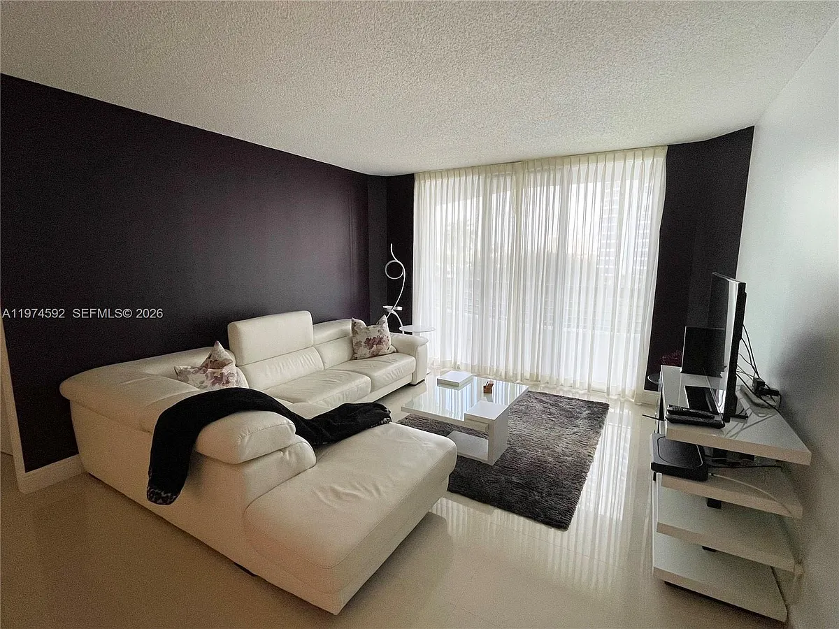 Building Photo - 3600 Mystic Pointe Dr #610