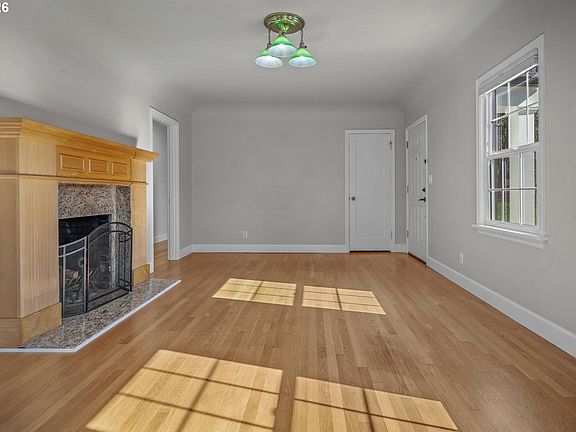 4th image of 1815 SW Sunset Blvd