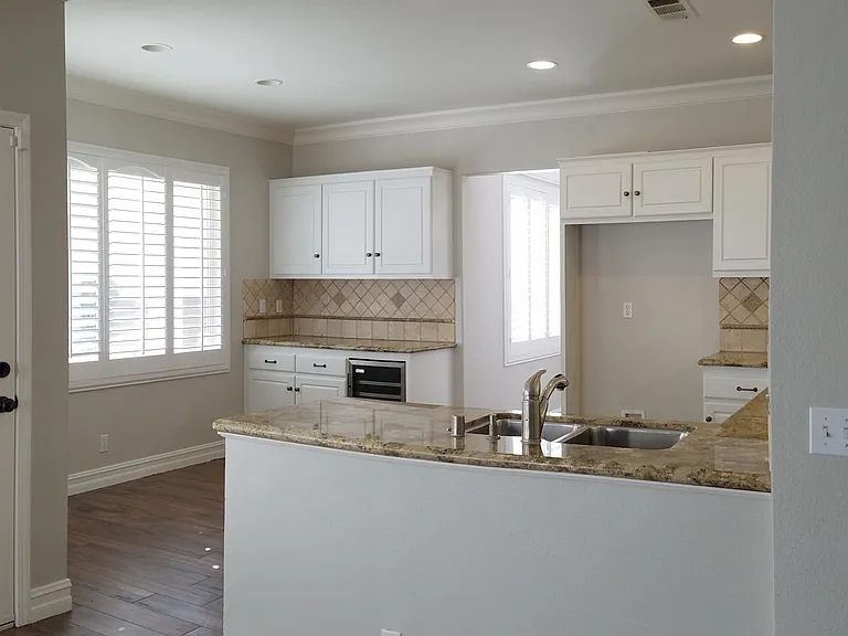 8804 E Crestview Ln — Photo 13