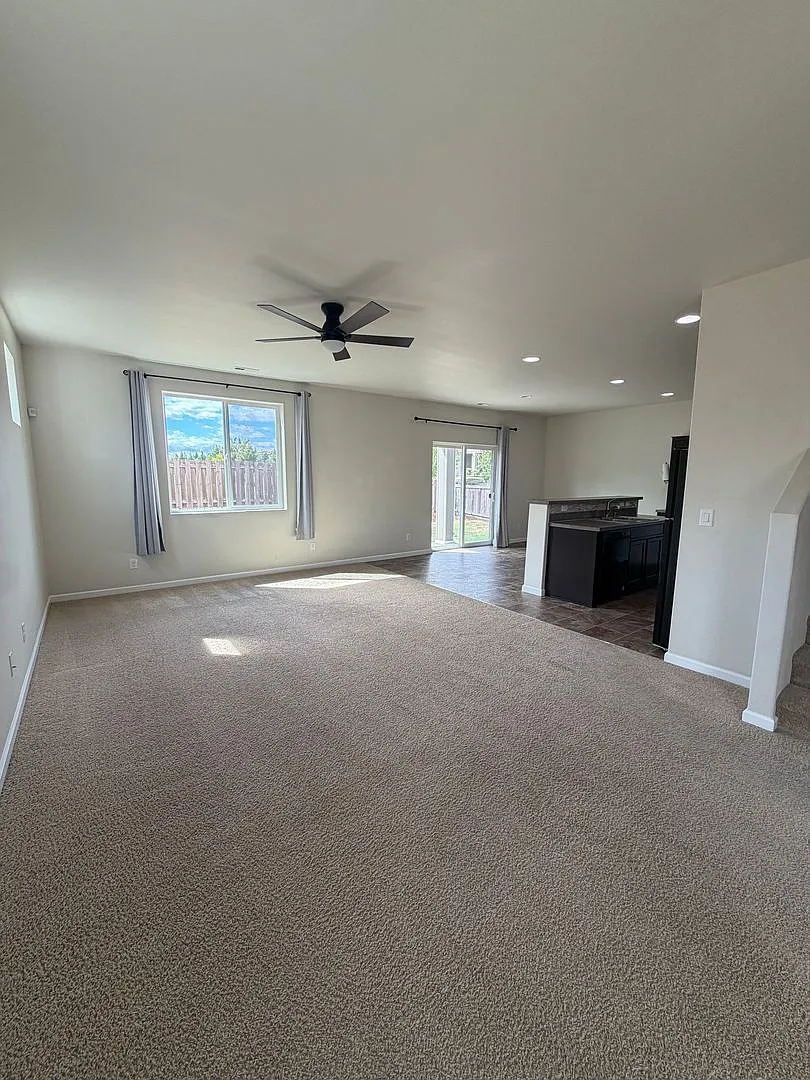 1922 193rd St. E Spanaway, WA 98387 — Photo 2