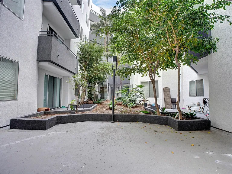 10601 Wilshire Blvd #533 — Photo 20
