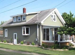 711 Ohio Ave, Belpre, OH 45714