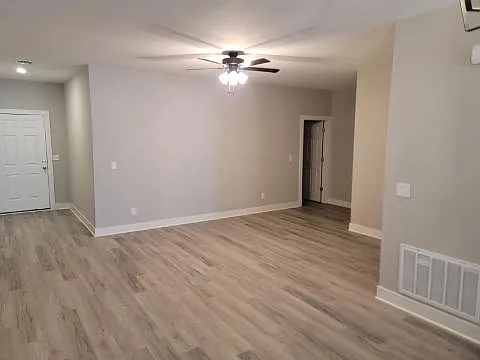 2 bed, 1200 sqft, $1,300 — Photo 2
