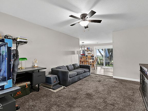 4th image of 2616 Maple Dr
