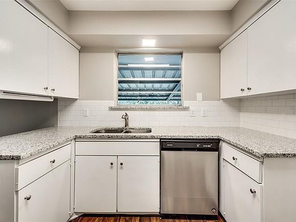 3rd image of 2406 Sussex Dr