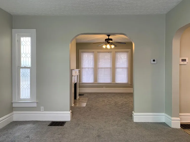 623 E Markison Ave — Photo 5