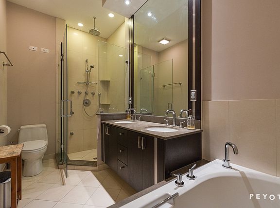 5th image of 1937 W Diversey Pkwy #4D