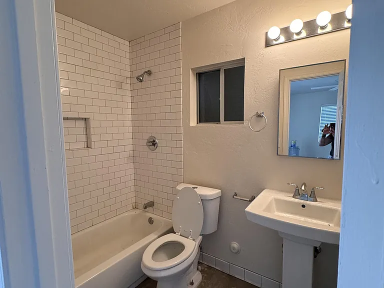 2718 N Greenfield — Photo 12