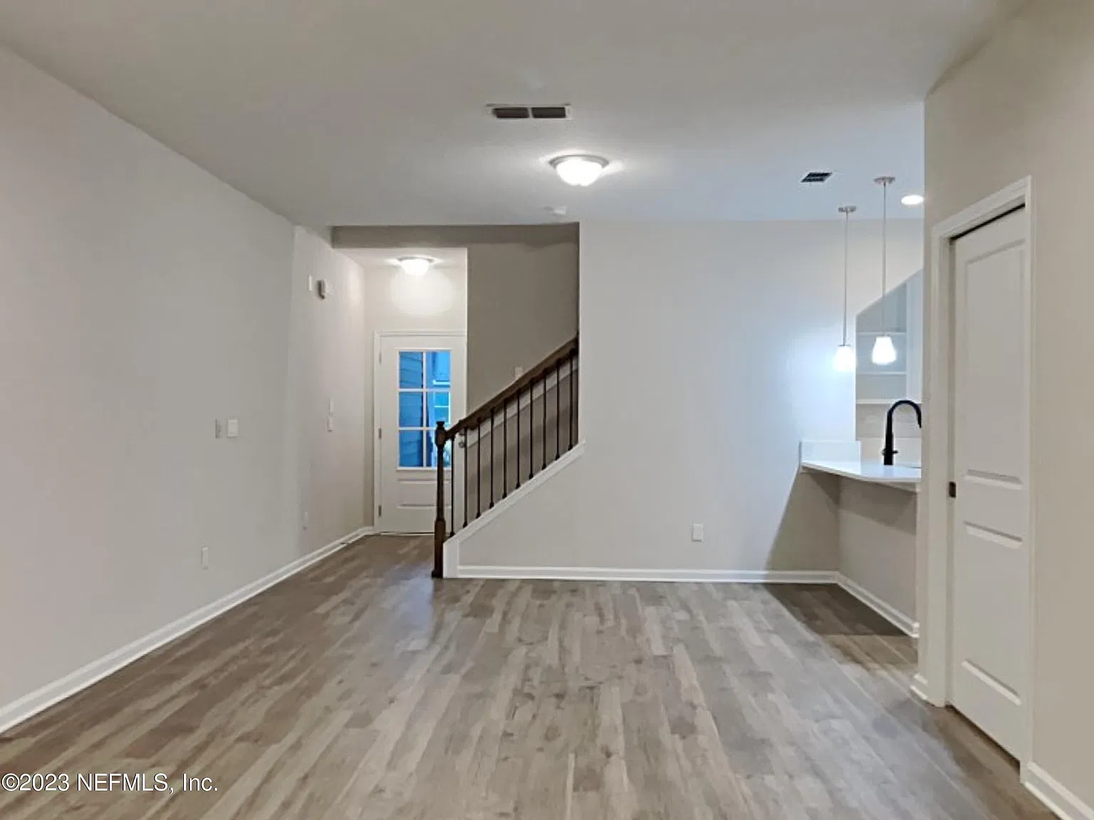 3 bed, 2.5 bath, 1789 sqft, $2,149 — Photo 3