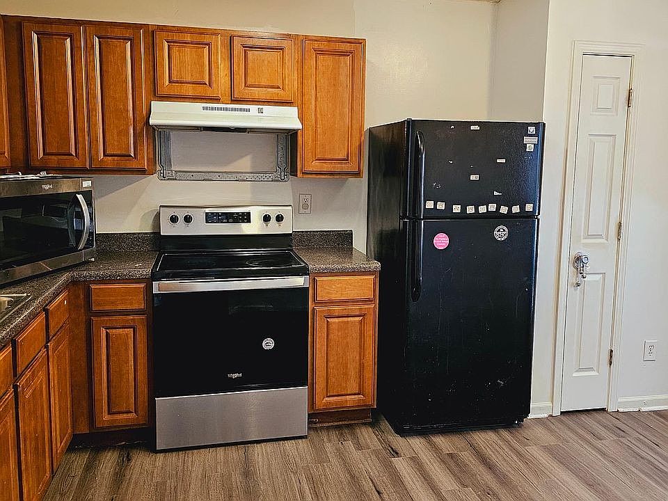 2nd image of 172 Ellis Dr #172