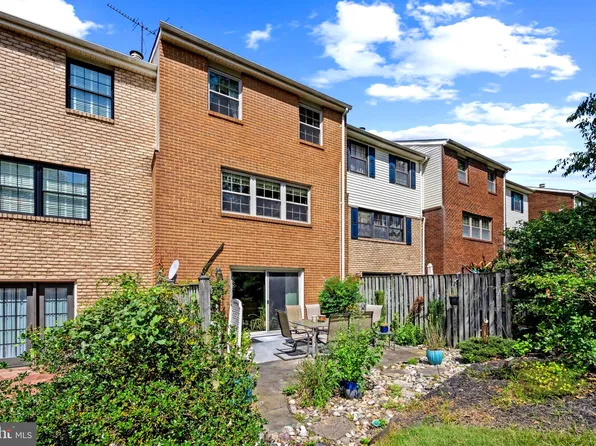 9 Theo Ln, Towson, MD 21204