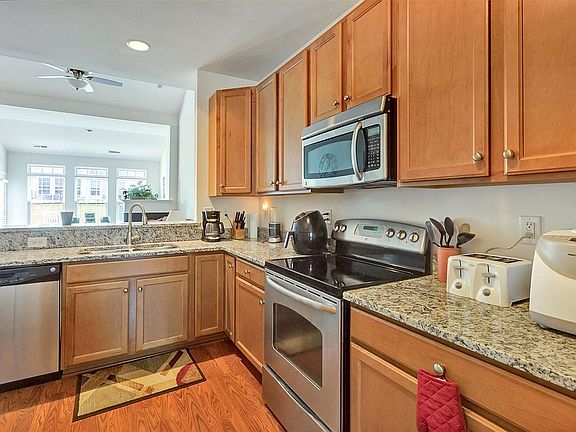 3rd image of 10503 Carolina Cherry Cir