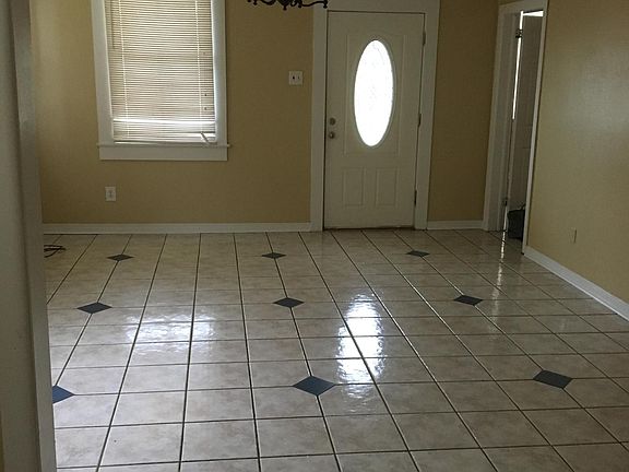 2nd image of 2445 Gladiolus St