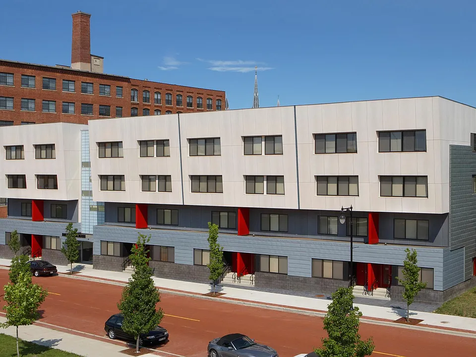 Metropolitan Park Apartments