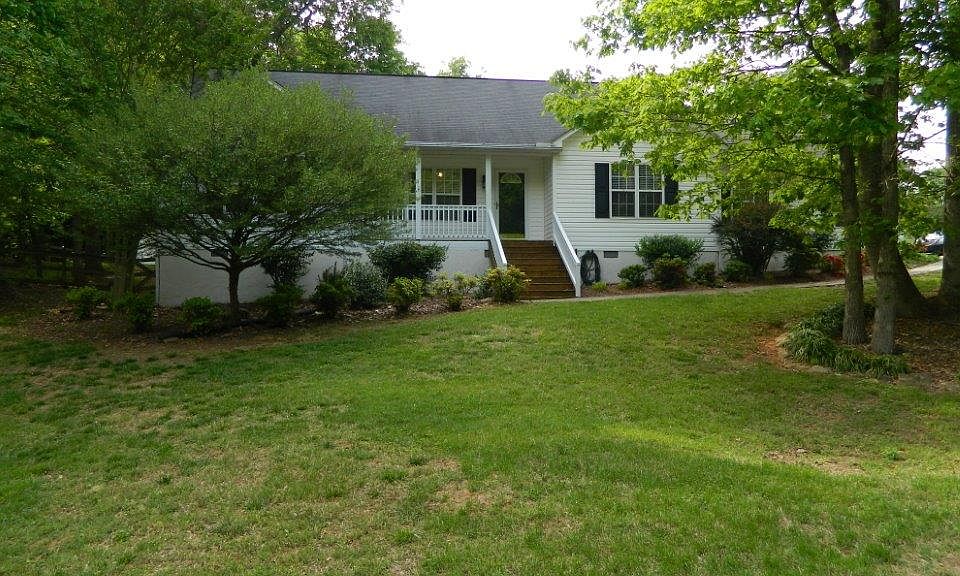 Front view  of Ranch home