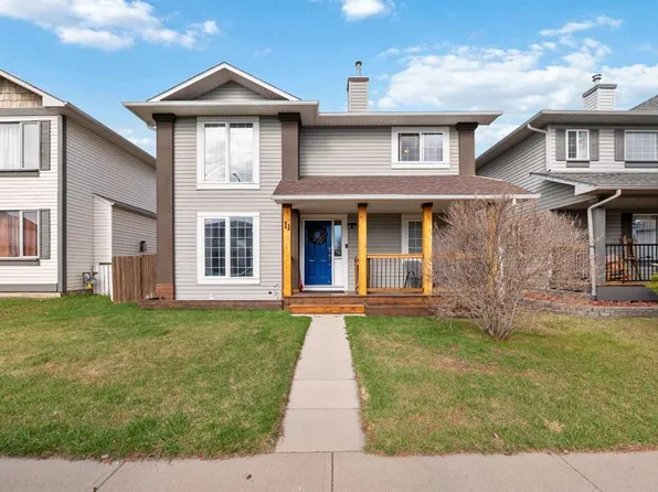 11 Woodside Cir E, Airdrie, AB T4B 2H8
