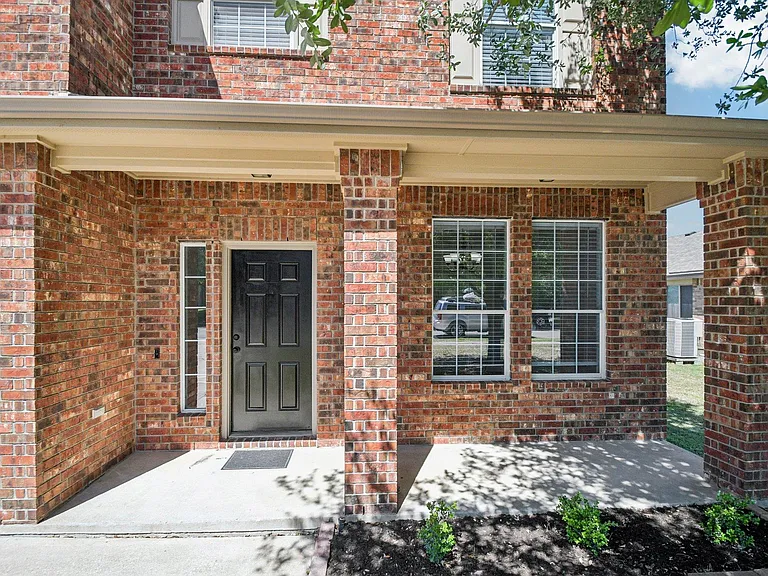 217 Killian Loop — Photo 2