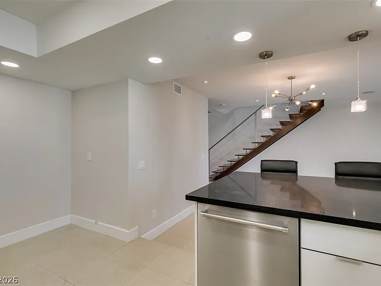5046 Schumann Dr — Photo 22