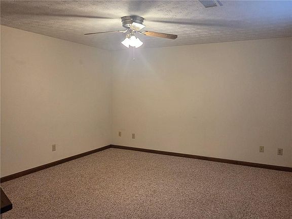 5th image of 8492 Pineland Dr